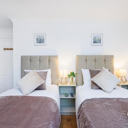Lovely 2 Bd Hse With Parking Near Excel Лондон Экстерьер фото