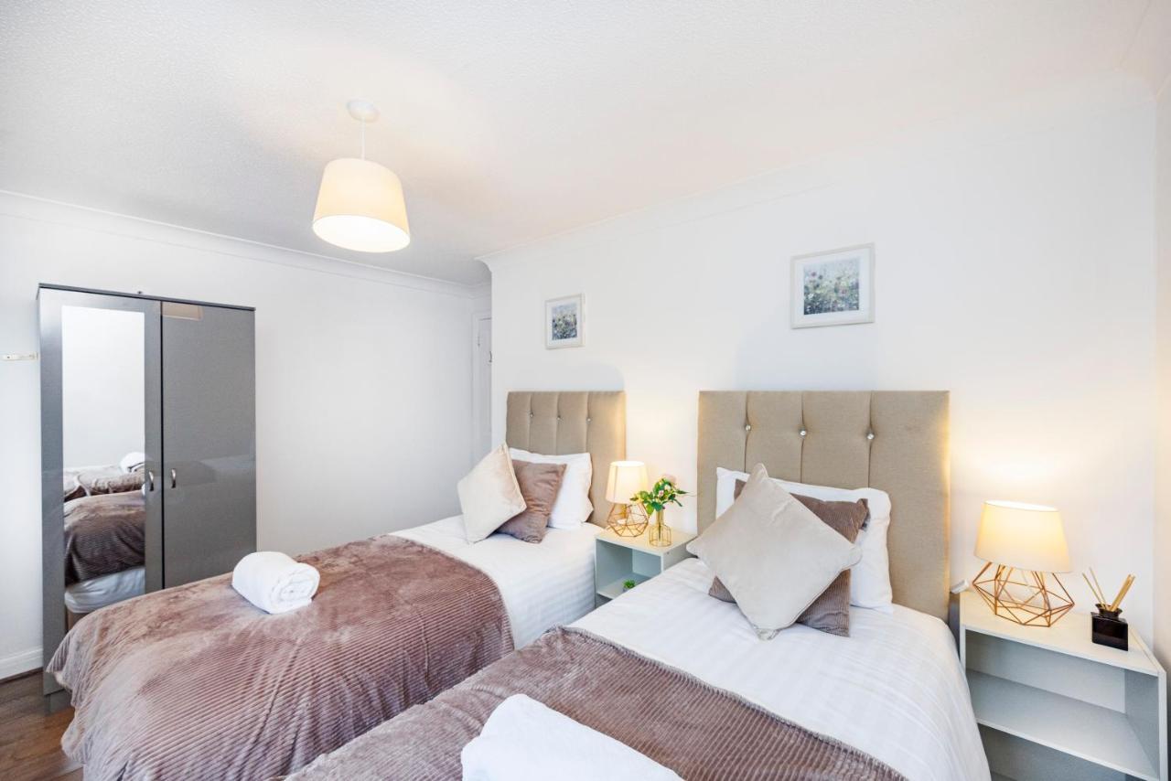 Lovely 2 Bd Hse With Parking Near Excel Лондон Экстерьер фото