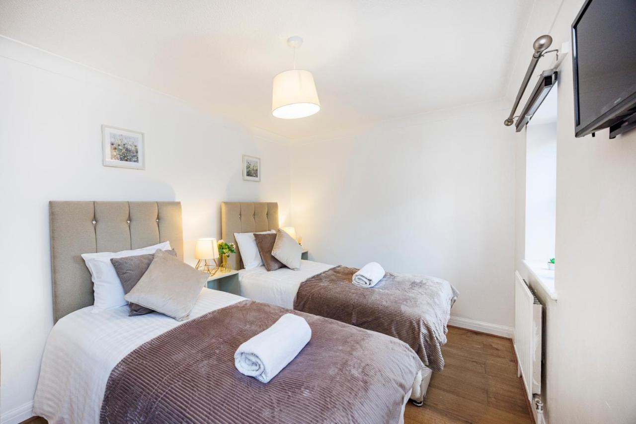Lovely 2 Bd Hse With Parking Near Excel Лондон Экстерьер фото