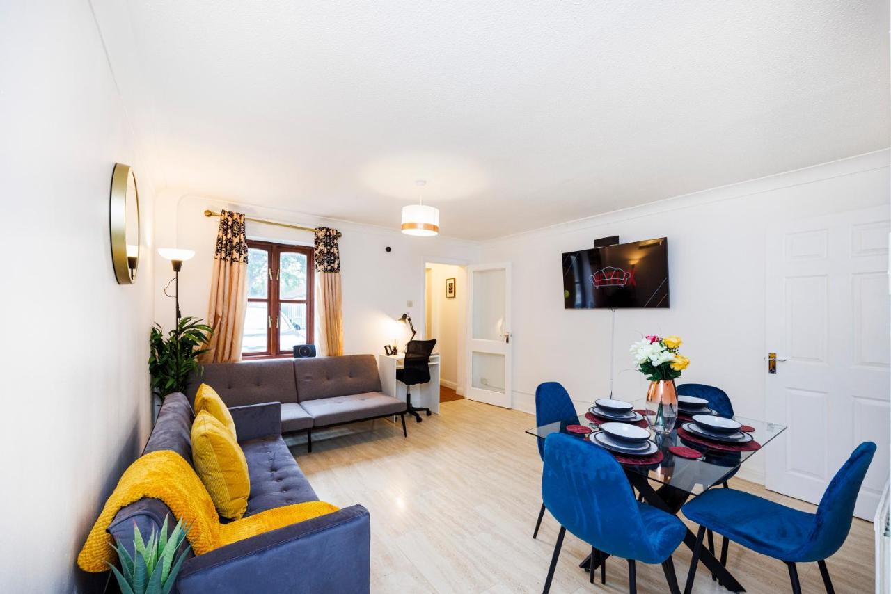 Lovely 2 Bd Hse With Parking Near Excel Лондон Экстерьер фото