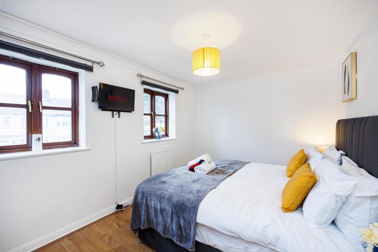 Lovely 2 Bd Hse With Parking Near Excel Лондон Экстерьер фото
